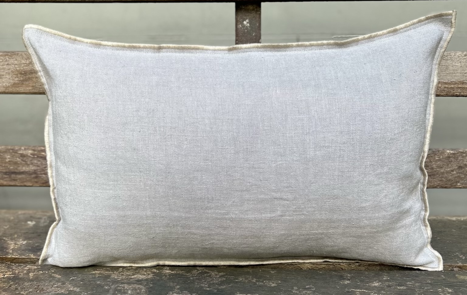Cojín Lino Cervino Light Grey Overlock Black