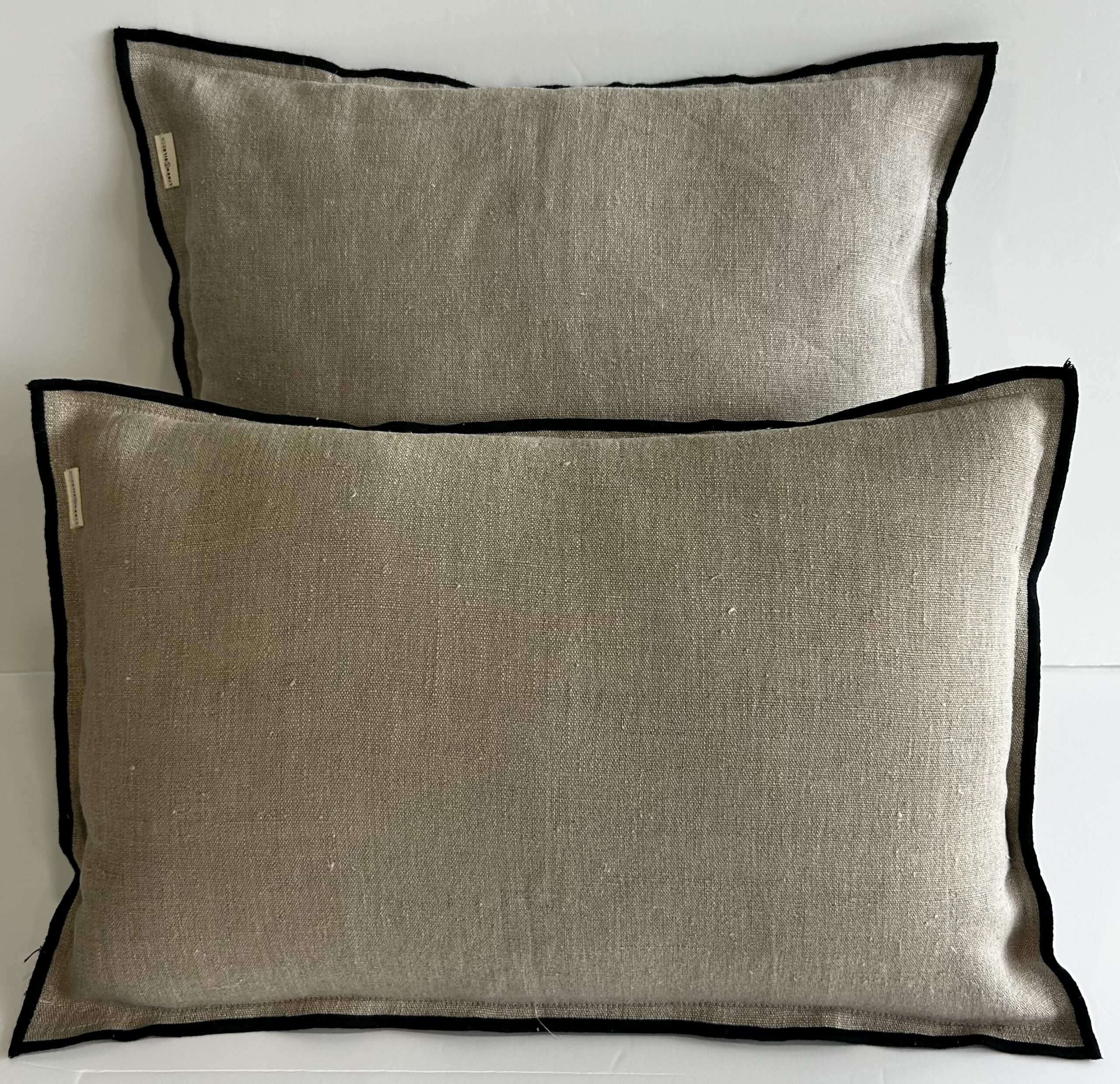 Cojín Lino Cervino Natural Overlock Black