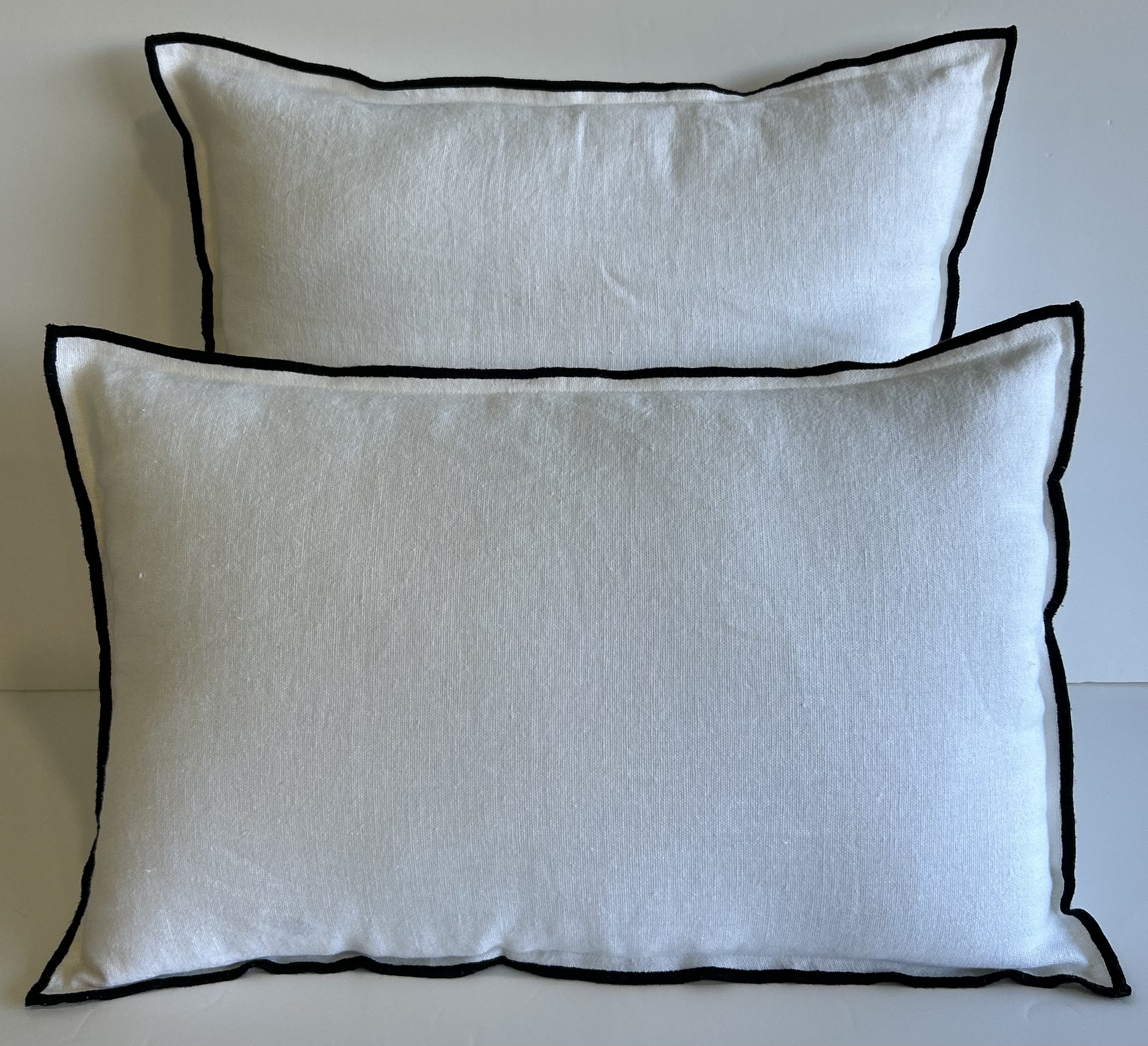 Cojín Lino Cervino White Overlock Black