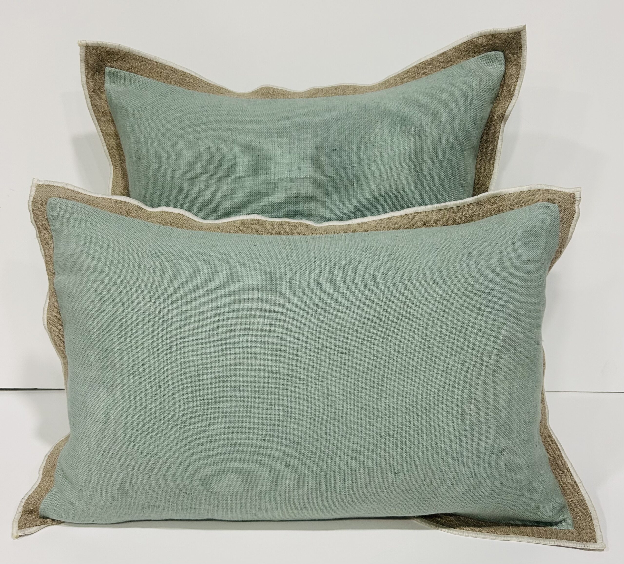 Cojín Lino Flange Color Sage & Natural & White.