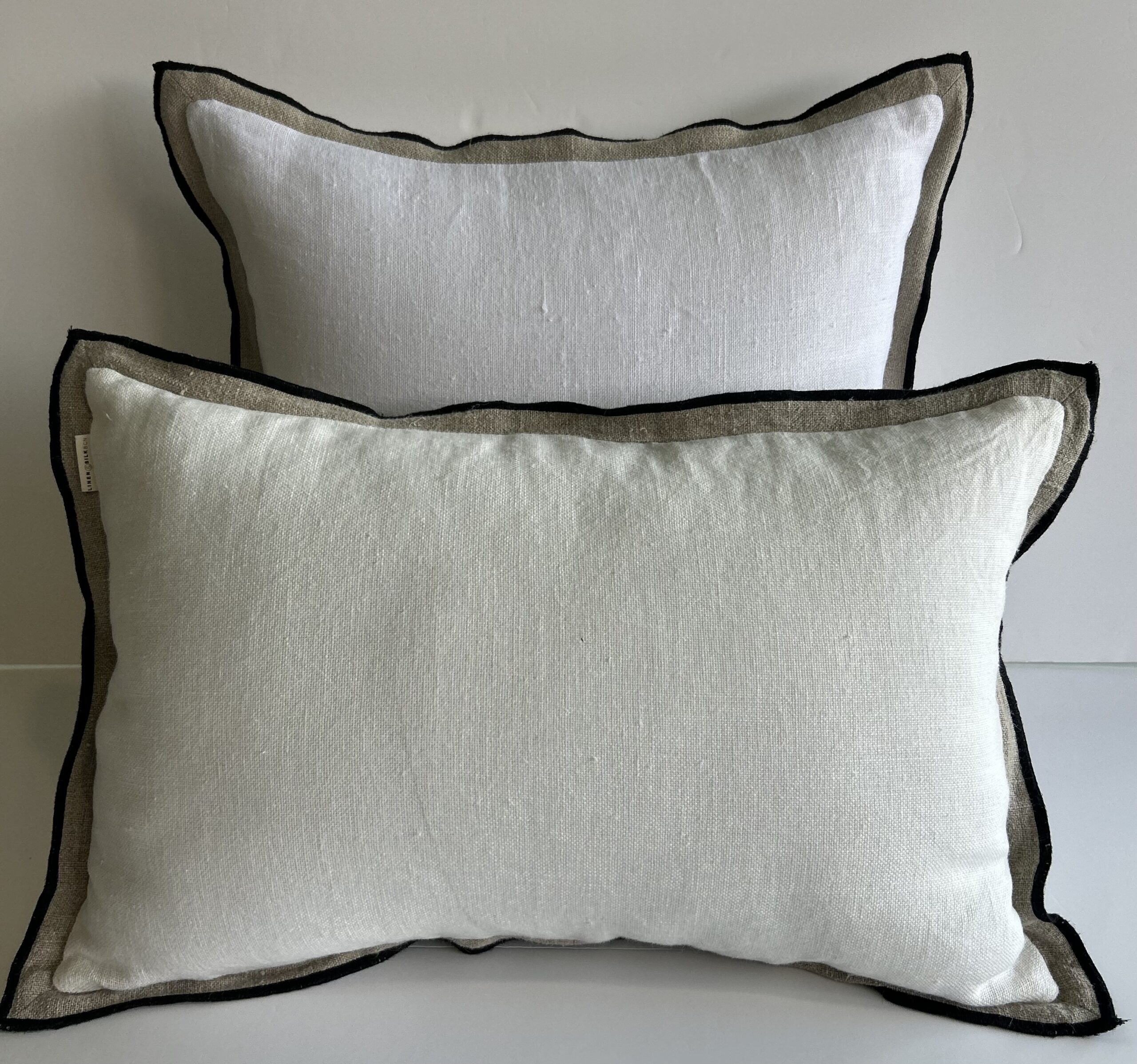 Cojín Lino Flange Color White & Natural & Black.