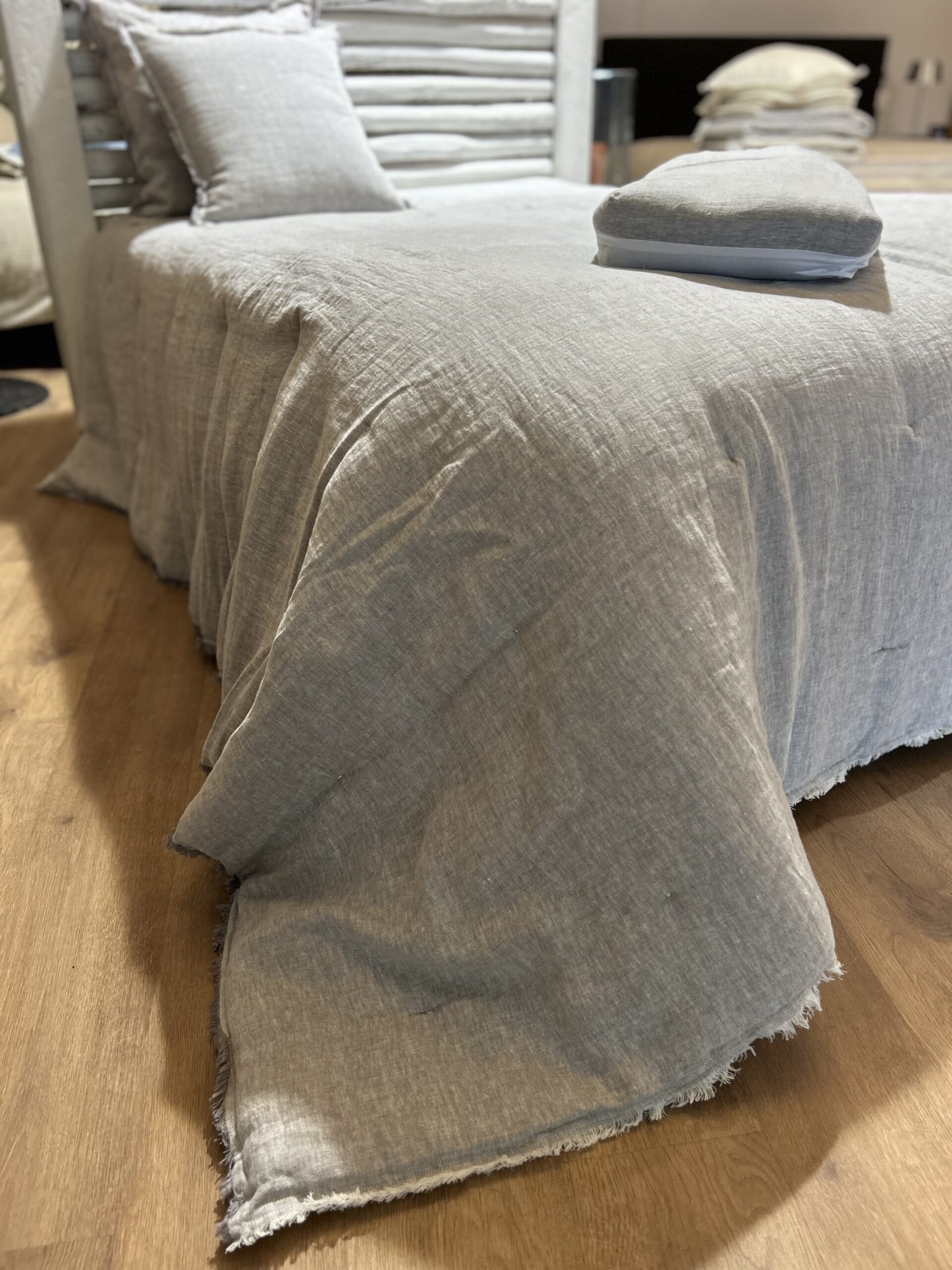 Quilt Montblanc Fringes Grey & White